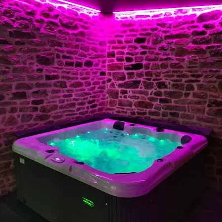 Casa de Férias Le Jardin Medicis Avec Jacuzzi Et Sauna